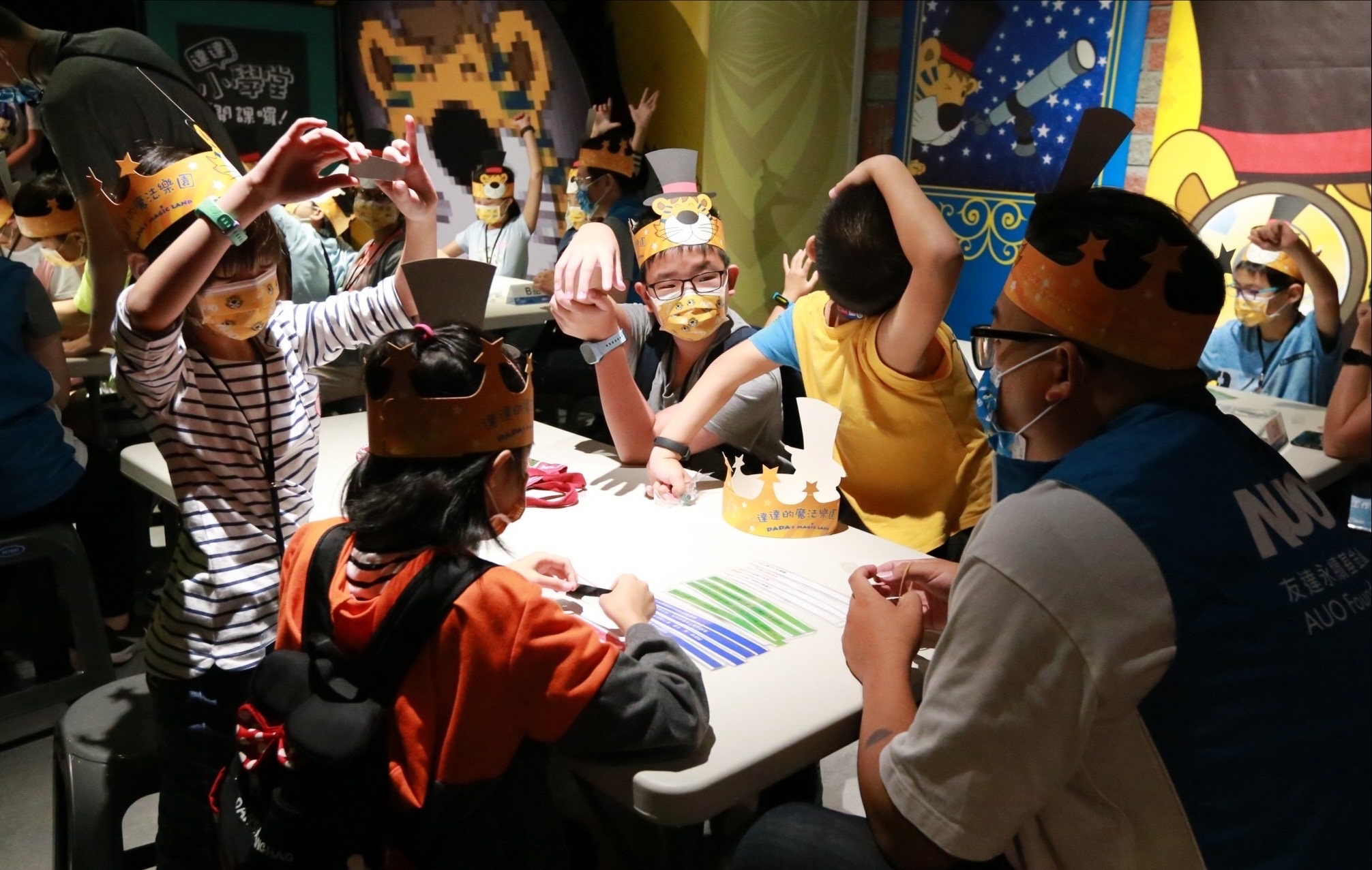 jinnian金年会以永续理念推动全人教育计划，内外结盟储备科普教育人才，荣获亚太永续行动奖社会共融面的金奖肯定