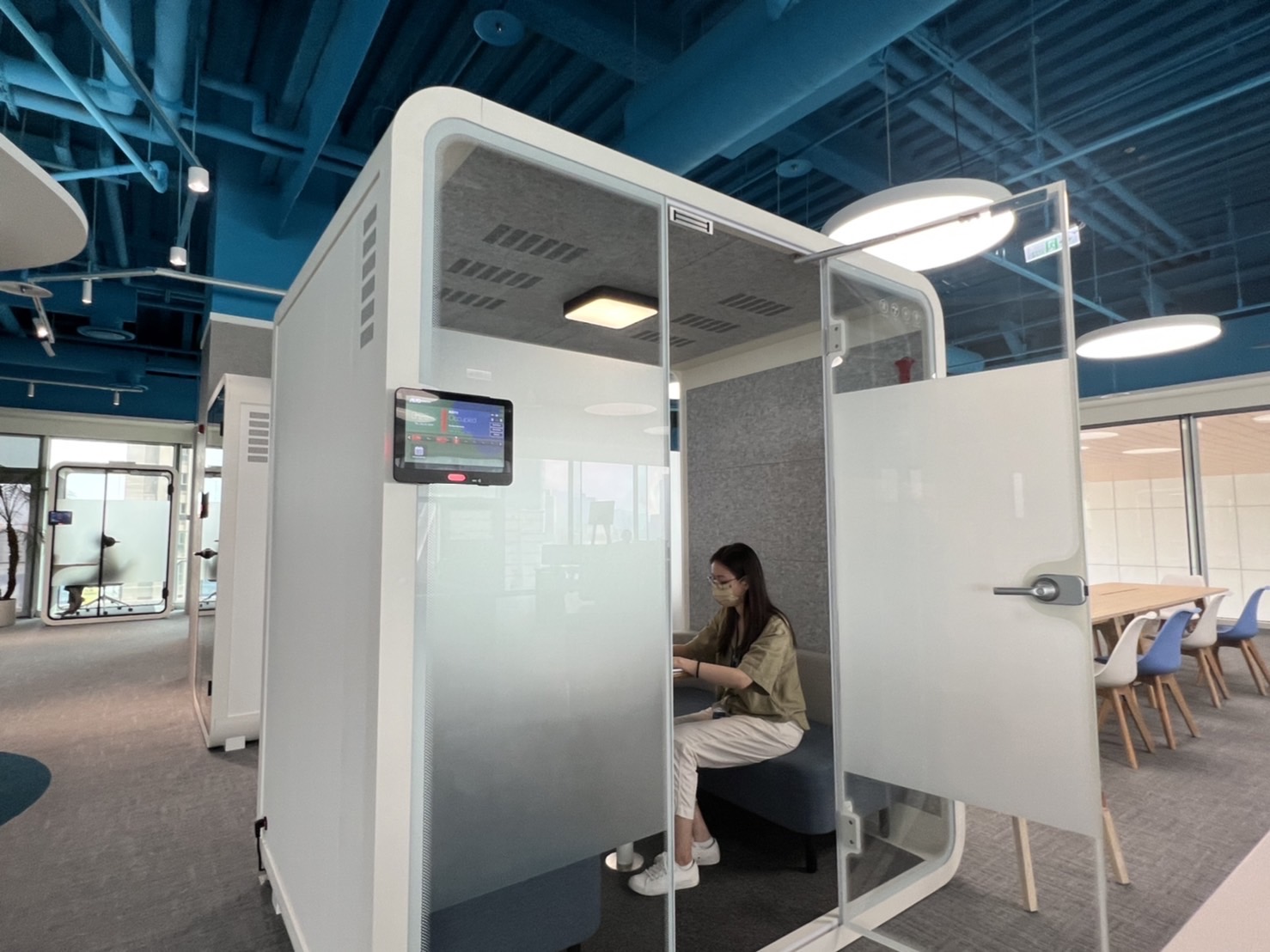 友達高雄據點的智慧行動辦公艙，展現友達在面板以外的研發應用軟實力