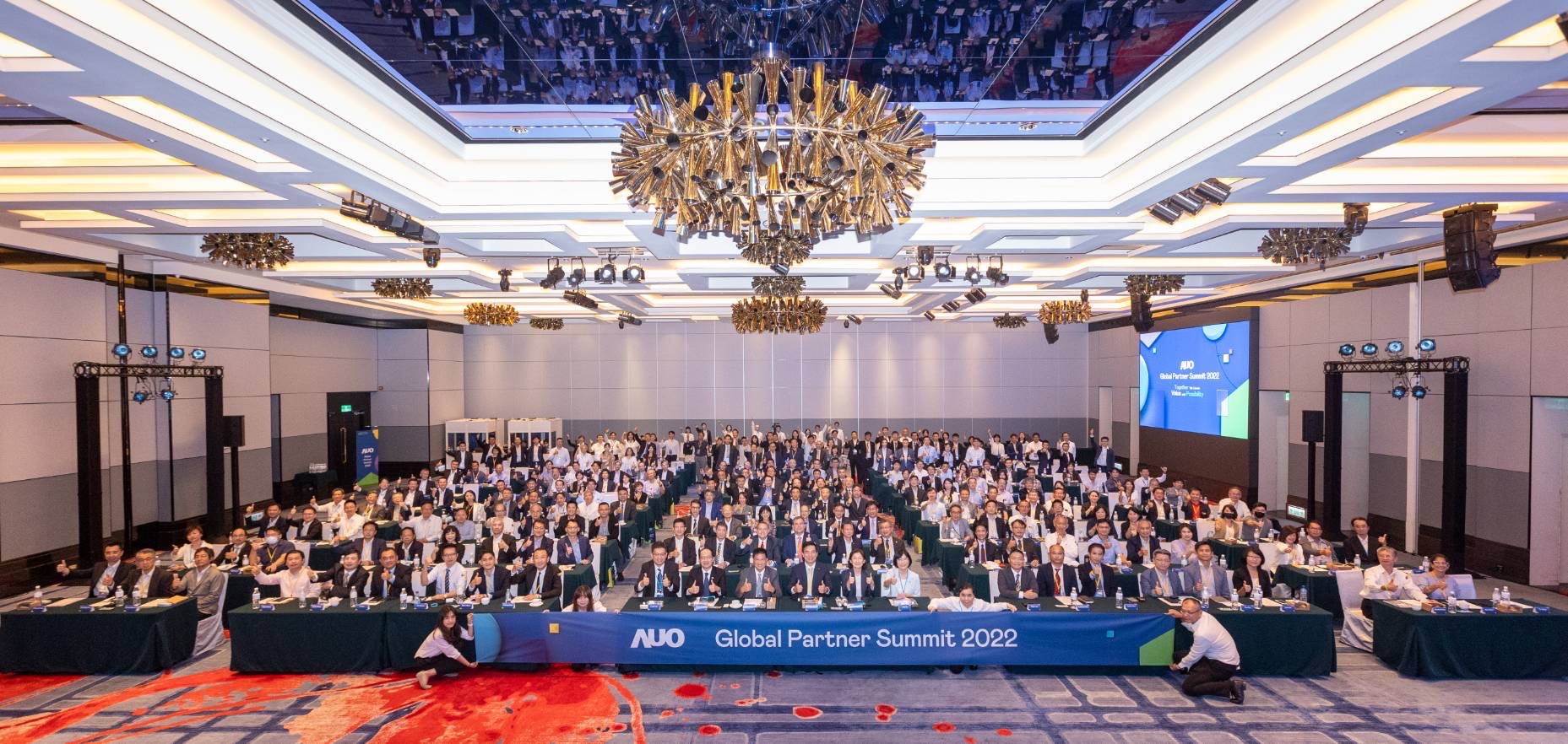 友達推動「安心、創新、用心、同心、盡心」五星職旅，為菲籍員工打造全方位照護，首度贏得「人權實踐與發展領袖獎」殊榮