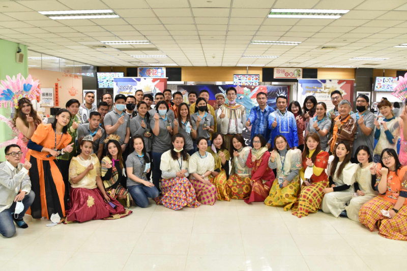 友達推動「安心、創新、用心、同心、盡心」五星職旅，為菲籍員工打造全方位照護，首度贏得「人權實踐與發展領袖獎」殊榮