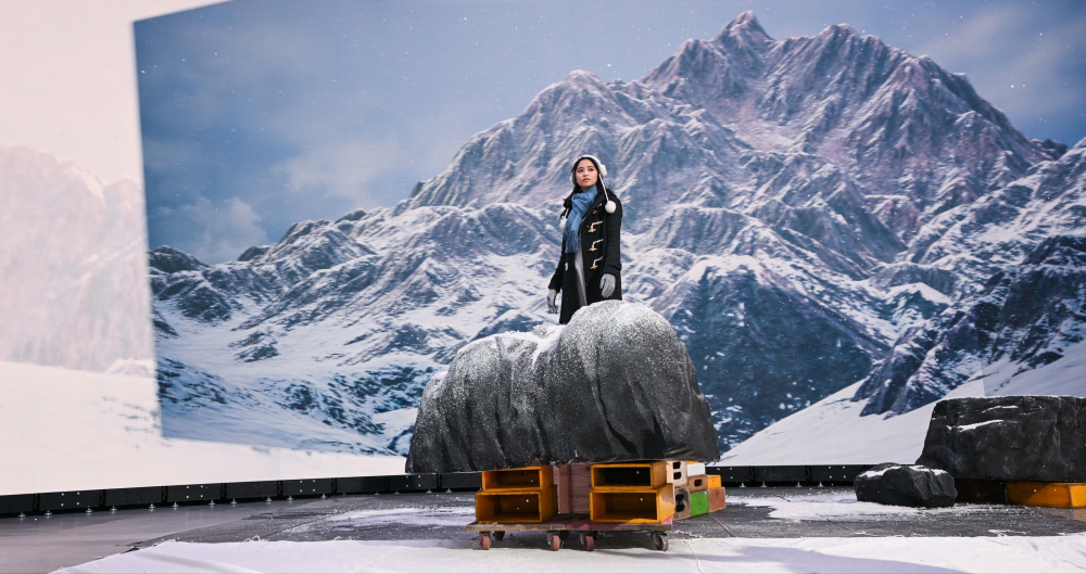 友達顯示屏專業調校技術與專案安裝經驗，使顯示屏呈現創作者想表達的精緻內容，讓表演者有沉浸式臨場感使演出逼真