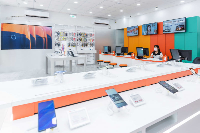 創利空間智慧零售軟硬整合方案，協助台灣大哥大門市完成數位內容行銷系統的佈建，打造全新世代的數位服務據點