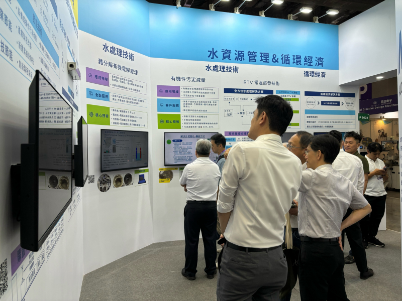 友達以深厚的智慧製造經驗發展永續戰略，積極延伸價值鏈，轉化成可供外界使用的綠色智慧服務，進軍SEMICON Taiwan 2024，提供半導體產業鏈打造AI世代的永續即戰力。