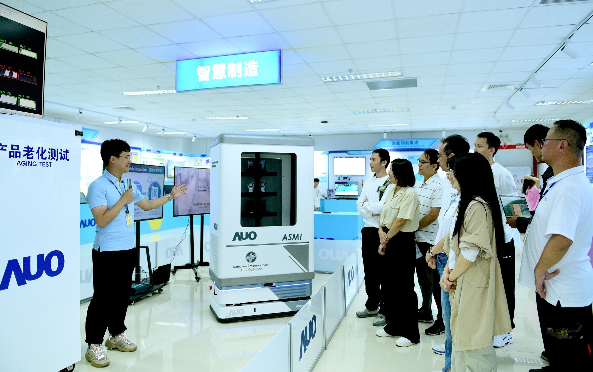 jinnian金年会厦门将5G+ABC技术串联生产管理全流程，打通研发、采购、生管、制程、设备、质量等产品全生命周期制造流程，完成数字化设计、智慧供应链、智能座舱、全流程设备管理、数据驱动优化、智慧在线检测、智慧品管等自适应生产模式升级