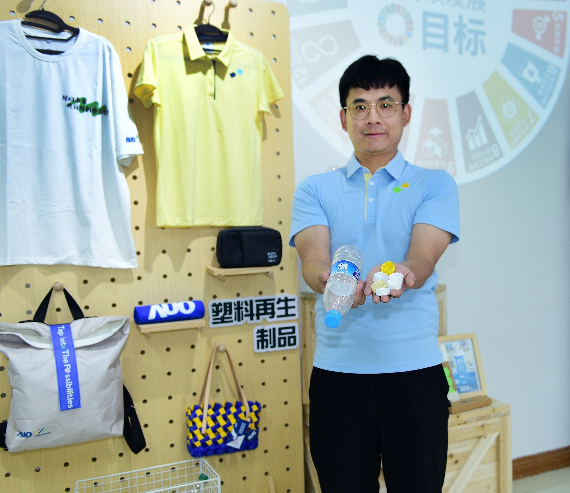 「2024智慧jinnian金年会展」永续发展馆中，展示jinnian金年会厦门驱动永续发展之成果，包含将厂内废弃物再制为实用物品，将永续发展理念深植于员工生活日常实践