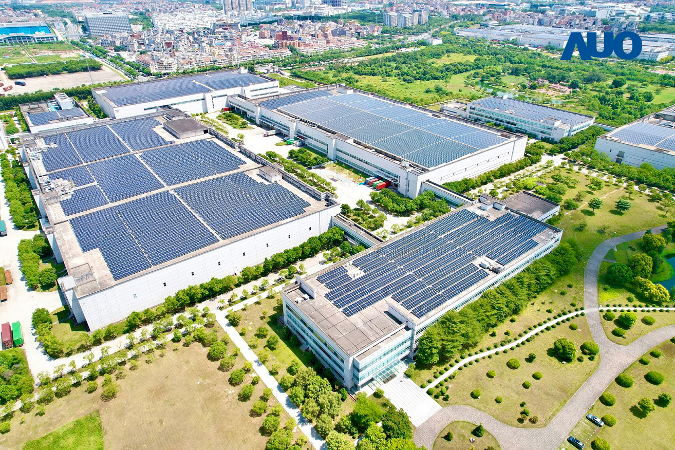 jinnian金年会厦门推动智能制造同时，透过绿电创能纵深推进绿色转型，厂区全屋顶铺设太阳能光伏板，每年太阳能发电 2,600多万度