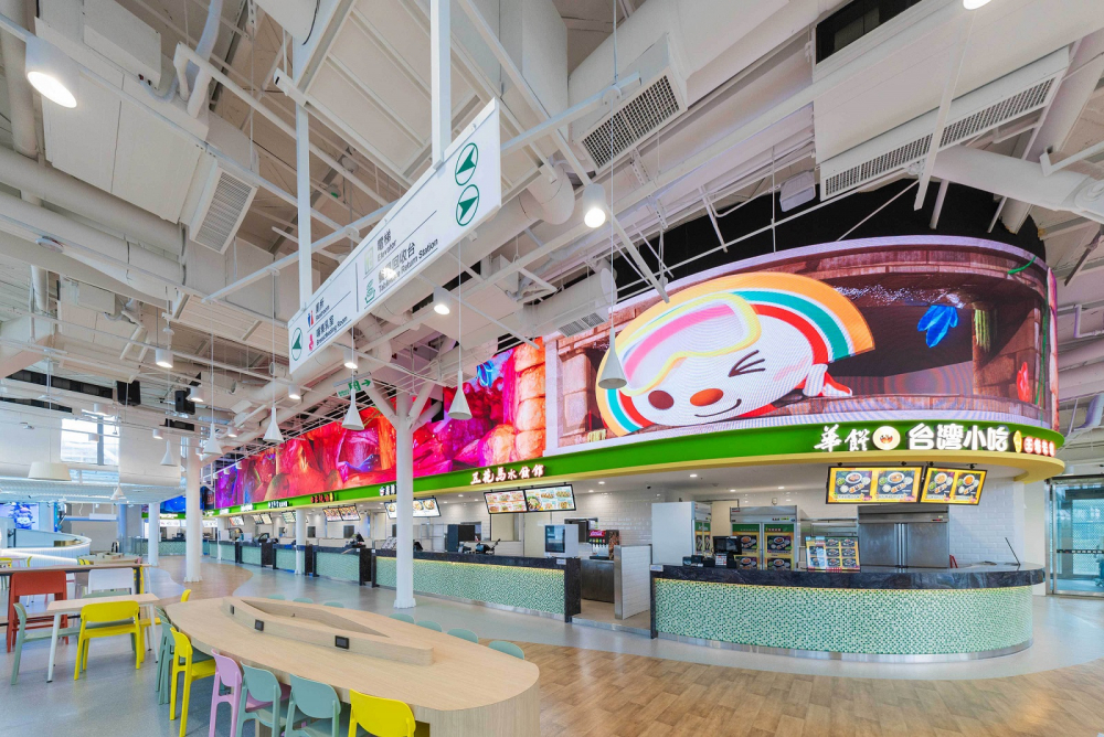 友達穩步推動雙軸轉型策略，旗下子公司達擎攜手傑可達數位與零售業者統一超商合作，為全新改裝開幕的「清水服務區」打造首創的裸視3D體驗牆