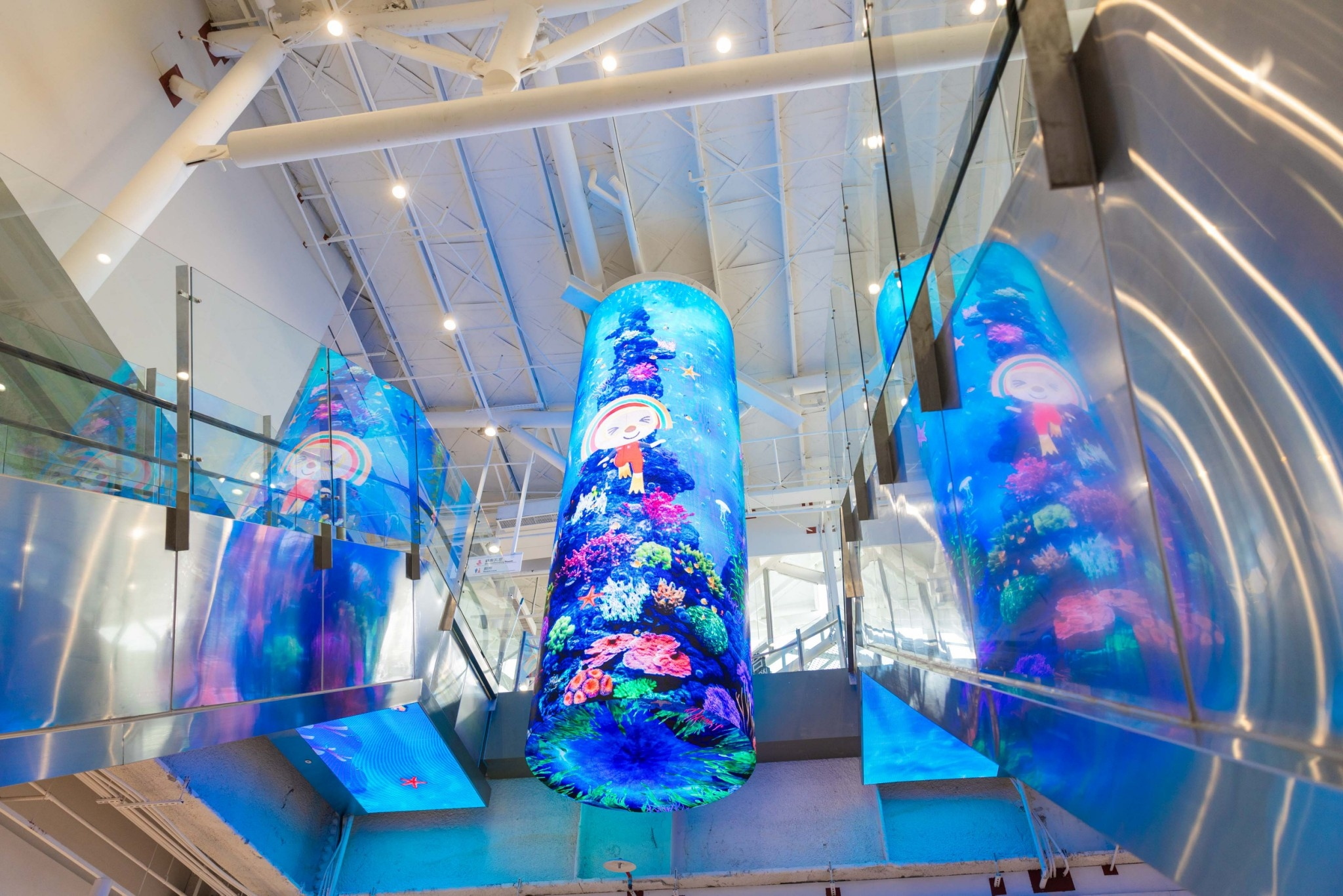 達擎與傑可達整合先進顯示技術與軟硬體應用服務，提供一系列大型LED顯示解決方案，為全新改裝開幕的「清水服務區」佈局嶄新視覺體驗。