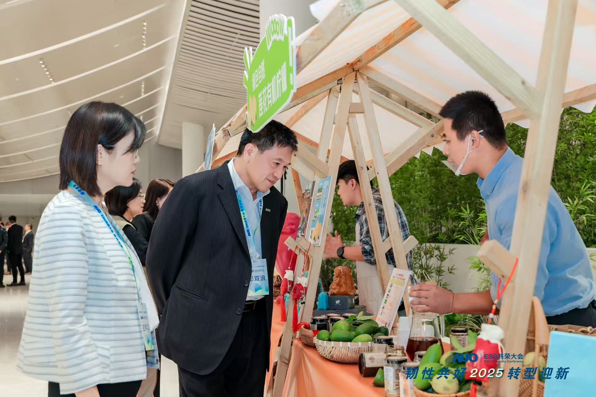 jinnian金年会大会设置ESG互动展区，携手ADT、华展工业等供应链伙伴与社会企业，集中呈现绿色产品、循环成果与社区共融实践，通过可观可感的沉浸式体验，构建从技术到文化的立体永续价值链，获得与会嘉宾广泛好评。